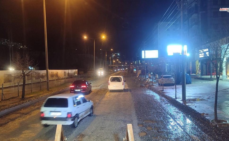 Doğukent yolunda sağanak sonrası yoğun onarım