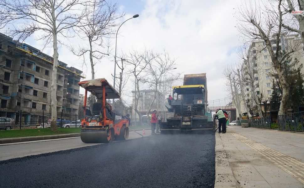 Onikişubat ve Dulkadiroğlu’nda asfalt serimi hızla sürüyor