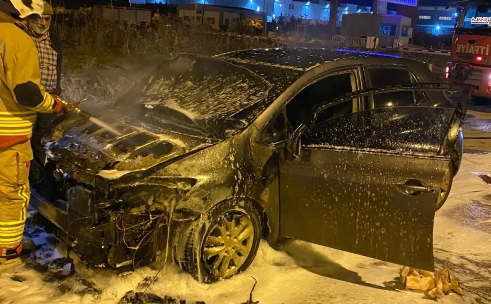 Türkoğlu’nda Seyir Halindeki Araç Küle Döndü