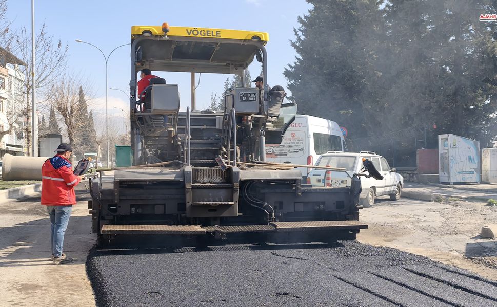 Kahramanmaraş’ta asfalt atağı başladı