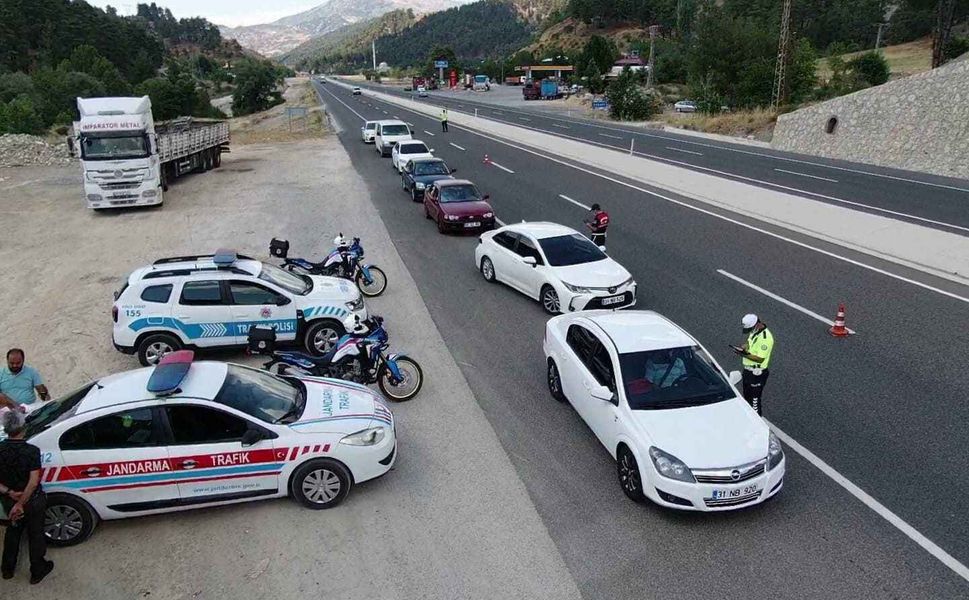 Trafik Ekiplerinden Yoğun Mesai: 23 Bin 966 Araç Denetlendi