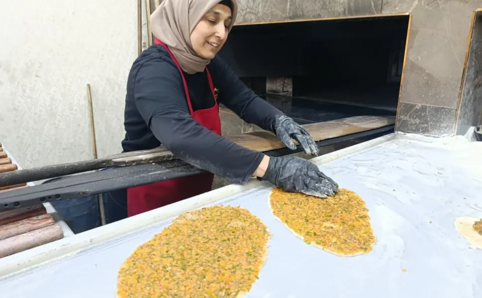 Kahramanmaraş'ta 4 Çocuk Annesi Kürek Elinde, Herkesi Şaşırttı