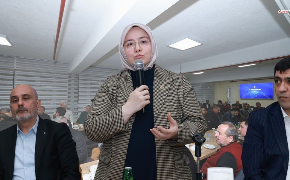 “Sahur Meclisi'nde” Erbakan Hoca Anıldı